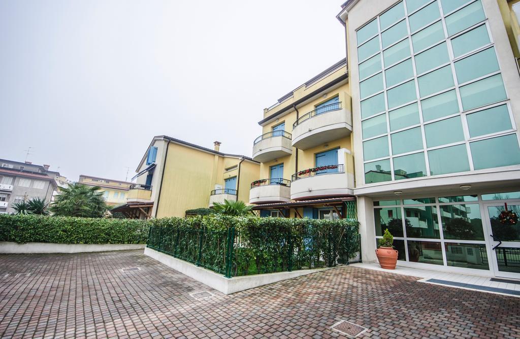Residence Elisa Piano Terra Con Giardino E Posto Spiaggia Incluso カオルレ エクステリア 写真